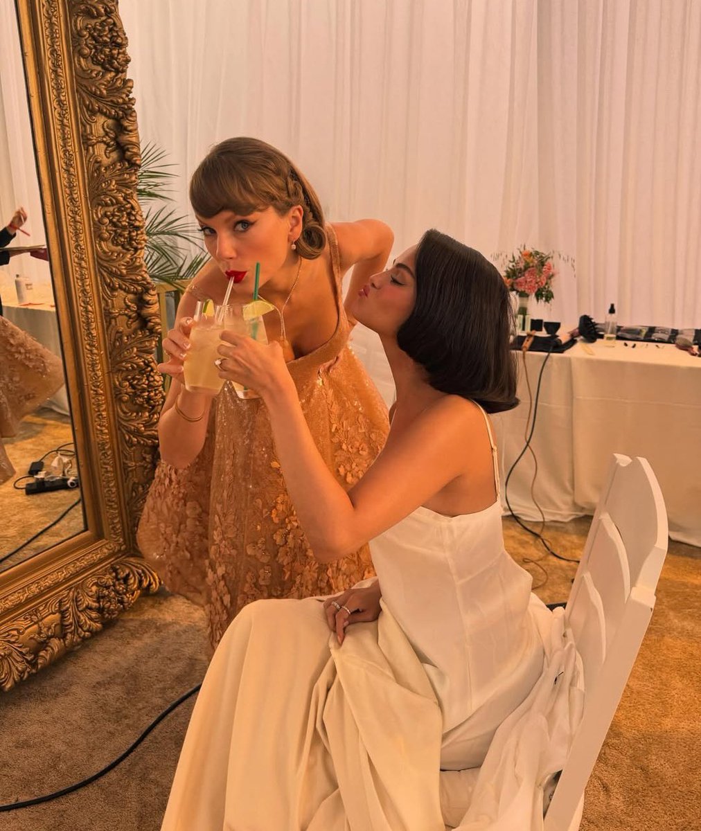 tswizzleturkey's tweet image. Taylor Swift, Selena Gomez&apos;in düğününde, Selena&apos;nın ondan önce evlenmesi hakkında söylediği cümlenin insanlar tarafından &apos;her şeyi kendi hakkında yapıyor,&apos; olarak yorumlanması hakkında:

&quot;Yani, konuşmamda asıl amacım kendi nişanım hakkında bahsetmemekti. 2008 yılında ve o zamanın…