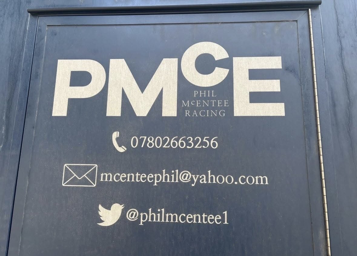 Good luck today to our racing club runner ‘Porfin’ <a href="/BrightonRace/">Brighton Racecourse</a> 
<a href="/RacefieldClub/">Racefield Racing Club</a>  <a href="/philmcentee1/">phil mcentee</a> <a href="/GraceMcentee/">grace mcentee</a> 
Enjoy all of the members who are in attendance today.
🤞🏇