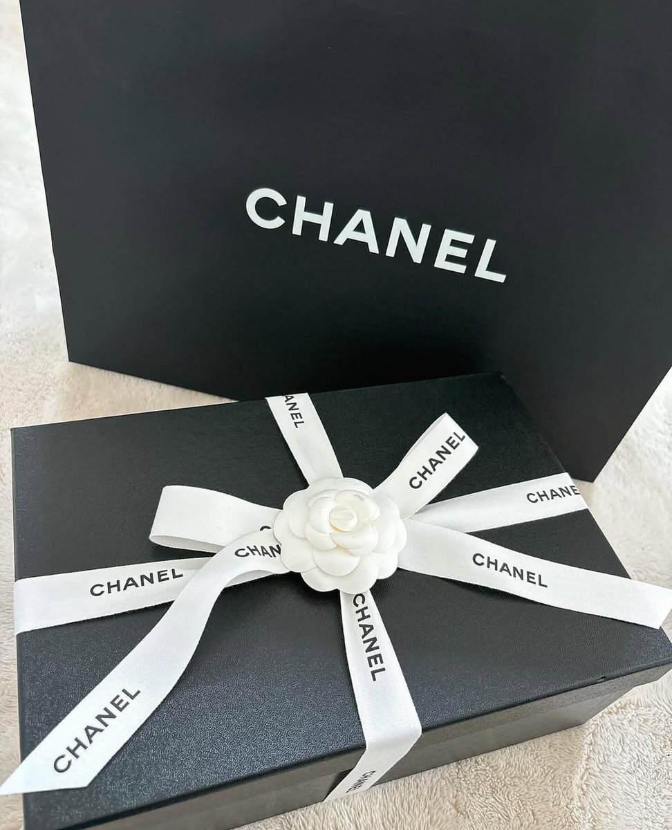 yuuuuu0203's tweet image. 🤍🖤🤍🖤
#chanel #chanelshoes