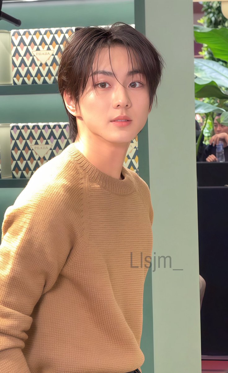 literally no one has ever looked this pretty in just one quick shot