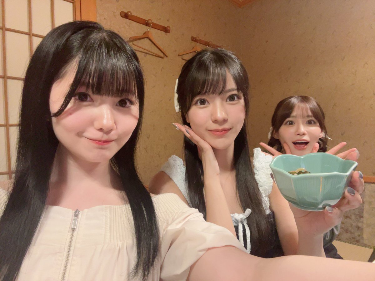 korokorococoroo's tweet image. みんなでしゃぶしゃぶ🐷