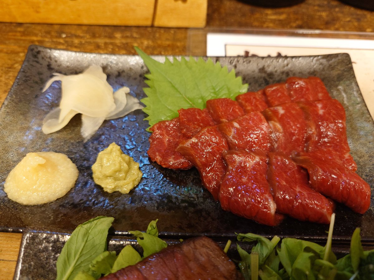 沖縄産ラムのハイボールと馬刺しとかドスケベすぎる。
