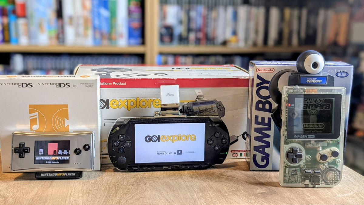 retrogaminggeek's tweet image. I mean, handheld gaming is great and everything, but handhelds are also great when they&apos;re not gaming!

Somewhat sad that mobile phones have done away with this level of ingenuity.