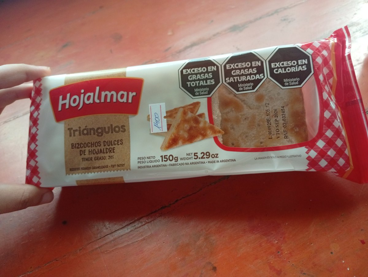 pimpumpamsi's tweet photo. Me compré un paquete de triángulos de hojaldre y me faltan galletitas 😭 encima son mis favoritas no puede ser hojalmar hace algo!! https://t.co/GbWM9pU7ee