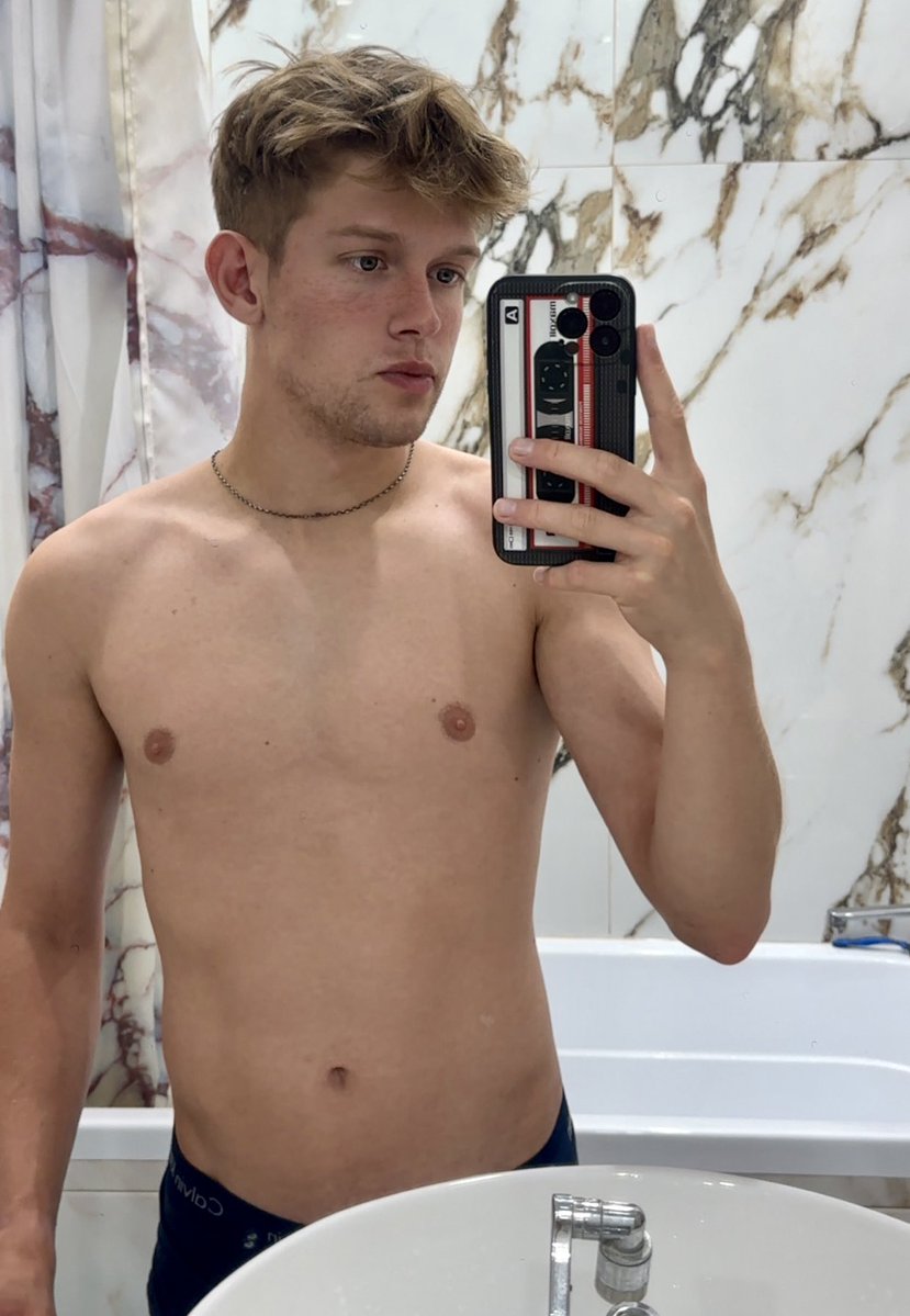 Taking selfies in the shower 🤫