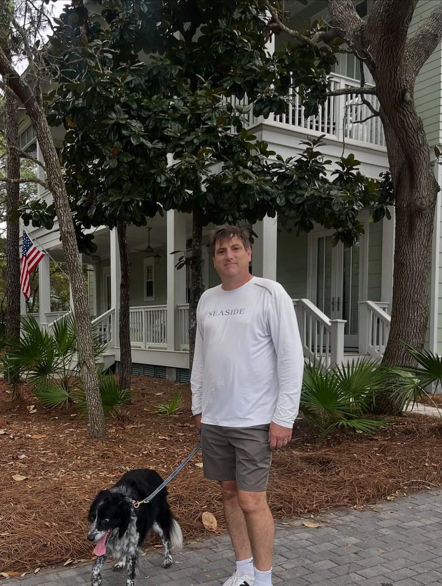 jimmy_Rudman's tweet image. Taking time to enjoy the simple things a quiet walk, a loyal friend, and the beauty of the day.