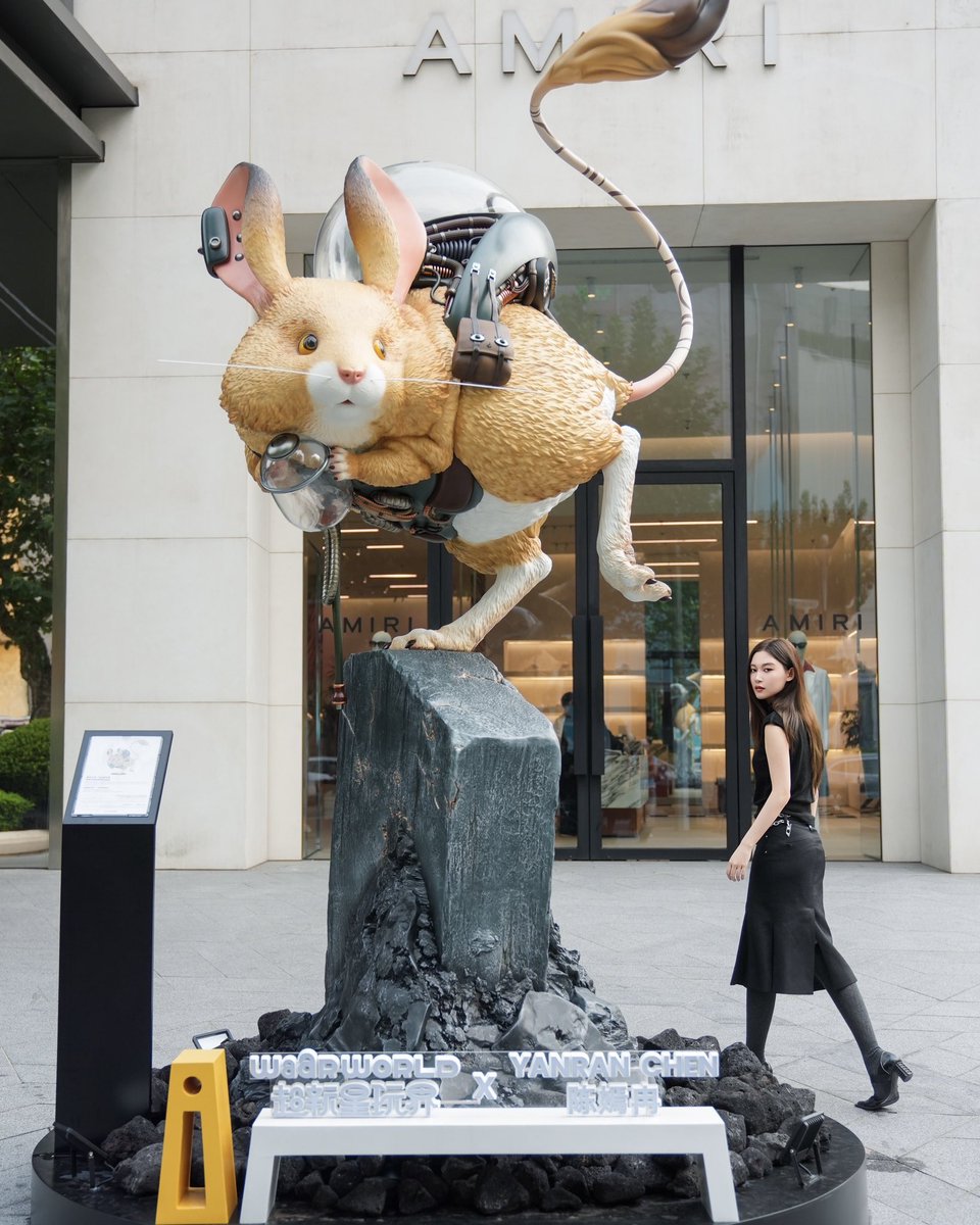 yanran_chen_'s tweet photo. Yanran erected her sculpture at the intersection she often passed by as a child!! https://t.co/p57pT4jUVu