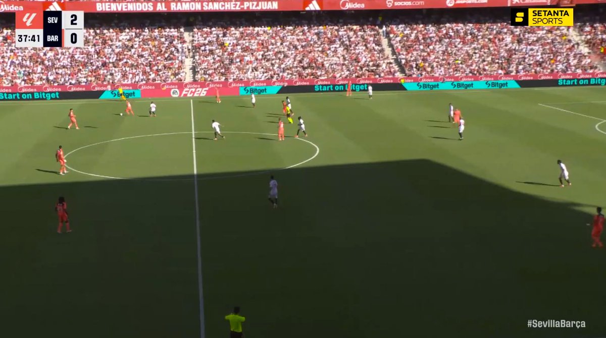 lapausa_fc's tweet image. Agoume and Mendy on Pedri and De Jong. Suazo splitting duties watching Ferran and stepping up on Koundé as Romero pushed up on Araújo to go man on man. 

Simple, in one way, and brave but maximum concentration needed to carry it out.
