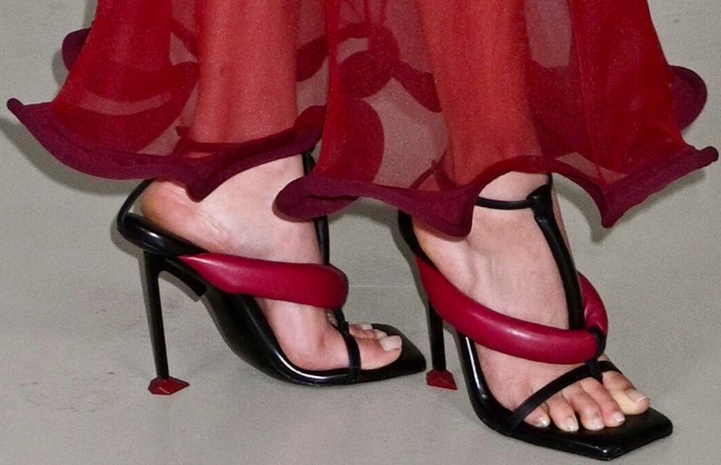 Hipster Feet tweet media