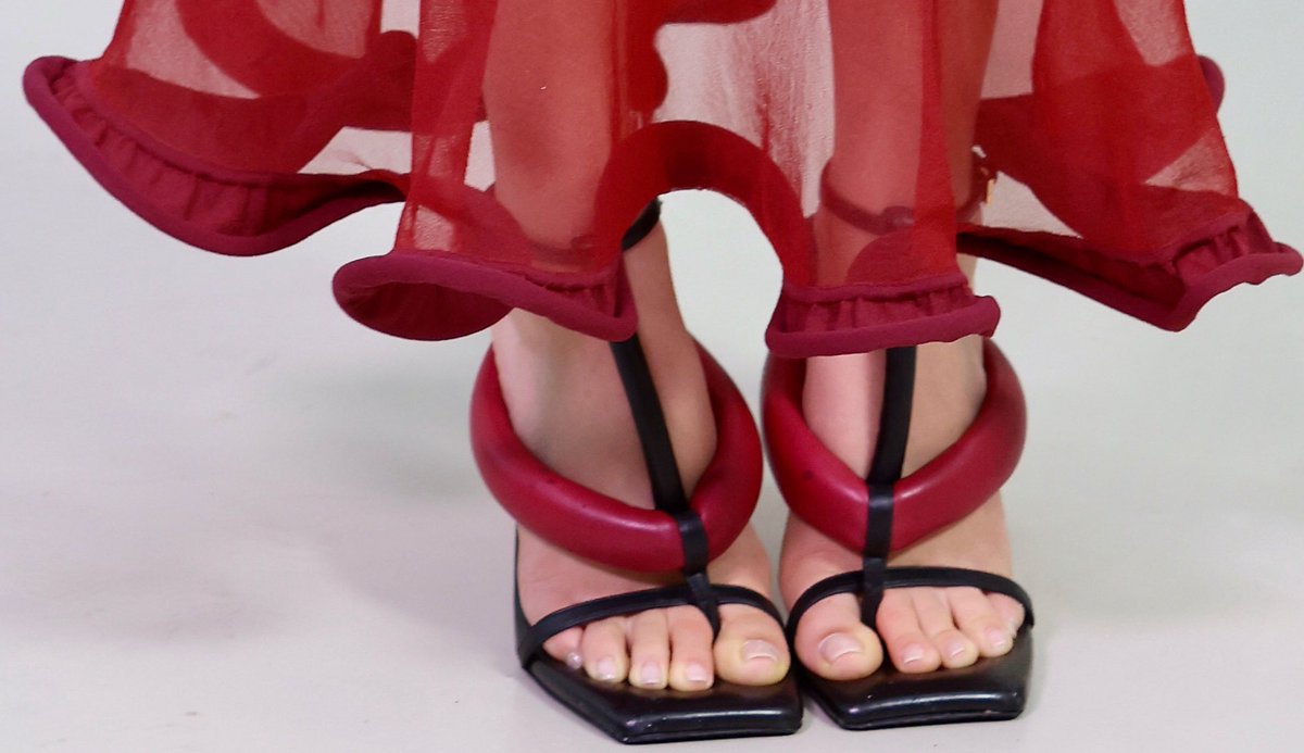 Hipster Feet tweet media