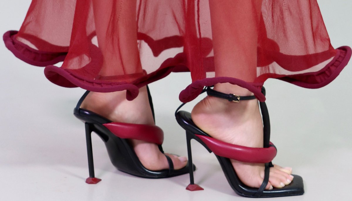 Hipster Feet tweet media
