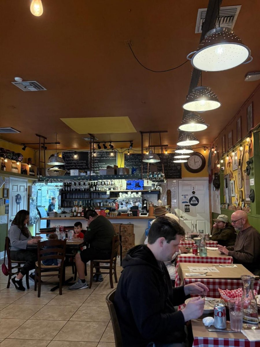 vwtbo0's tweet photo. Sweet lunch moment 🧡 https://t.co/lEiWW6970r