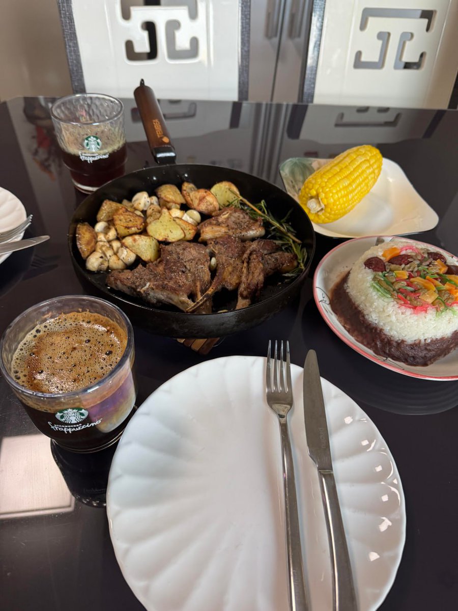 ssl883's tweet photo. Lunch like a queen 👑🥗 https://t.co/FRanF0qrXx