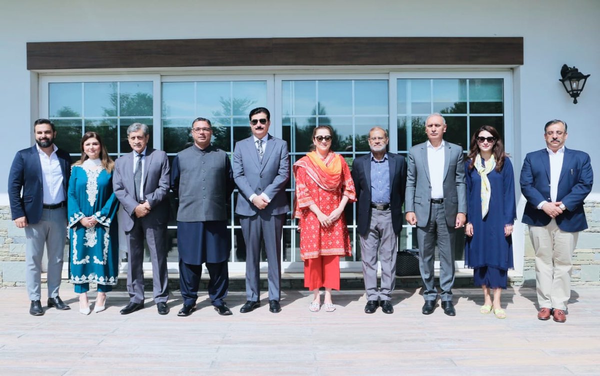 اسلام آباد: نٹ شیل گروپ کے ہیڈکوارٹر اسلام آباد میں  گورنر خیبرپختونخوا فیصل کریم کنڈی کے اعزاز میں تقریب کا اہتمام کیا گیا جس میں مختلف شعبہ ہائے زندگی سے تعلق رکھنے والی ممتاز شخصیات نے شرکت کی۔