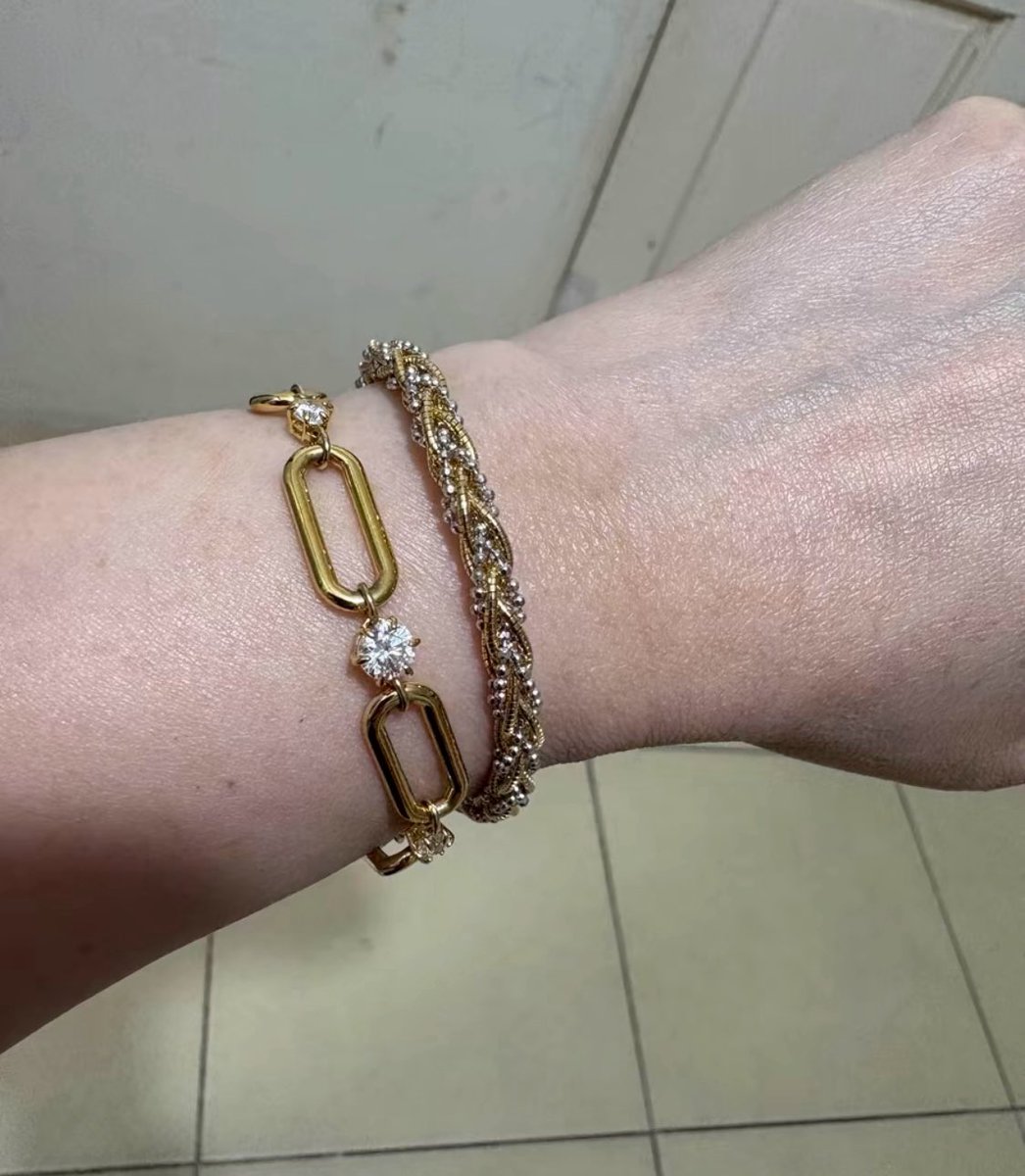 theothermimi_'s tweet photo. Tak mampu lagi nak beli cavo habib, tapi habib yang ni kita mampu. Tak sampai rm180, cantik gila buat stacking bracelet ✨💛 https://t.co/QzUEgAJzkx