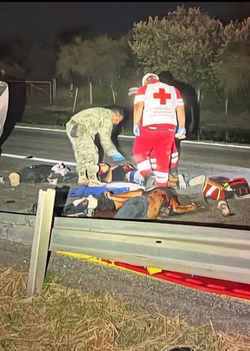 Tamaulipasrtc1's tweet photo. LA NOCHE DE AYER SÉ REPORTÓ UN FUERTE ENFRENTAMIENTO ENTRE MILITARES Y DELINCUENTES ARMADOS EN LA CARRETERA #TAMPICO #ÉL_MANTE KILÓMETRO 75 A LA ALTURA DE ESTACIÓN MANUEL

LOS MILITARES AL REPELER LA AGRESIÓN ABATIERON A VARIOS LACRAS ARMADOS #PDTS ⚠️ https://t.co/bEFihbaHD9