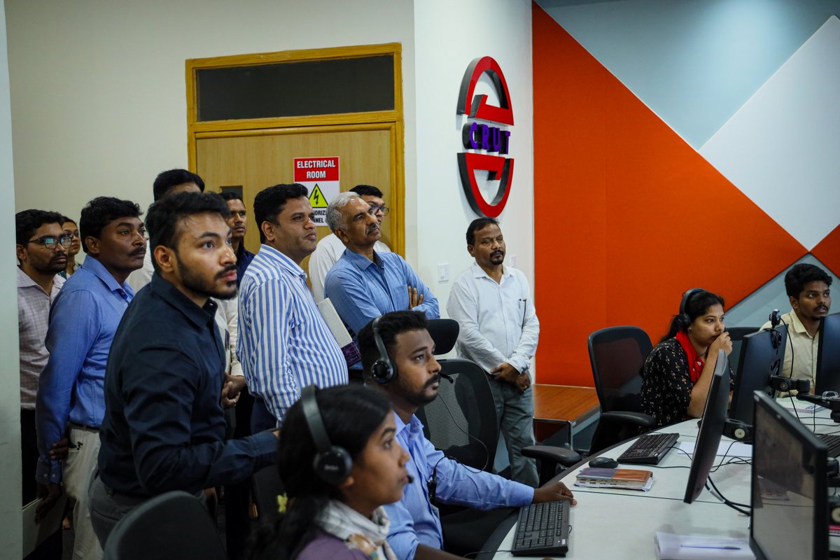 CRUT_BBSR's tweet image. Shri Manoj Ahuja @SecyChief visited the CRUT Head Office &amp;amp; Gadakana Electric Bus Depot today.

He interacted with the crew &amp;amp; later visited the Command &amp;amp; Control Centre ; appreciated CRUT’s efforts in leveraging technology for efficient, reliable and eco-friendly public transport.