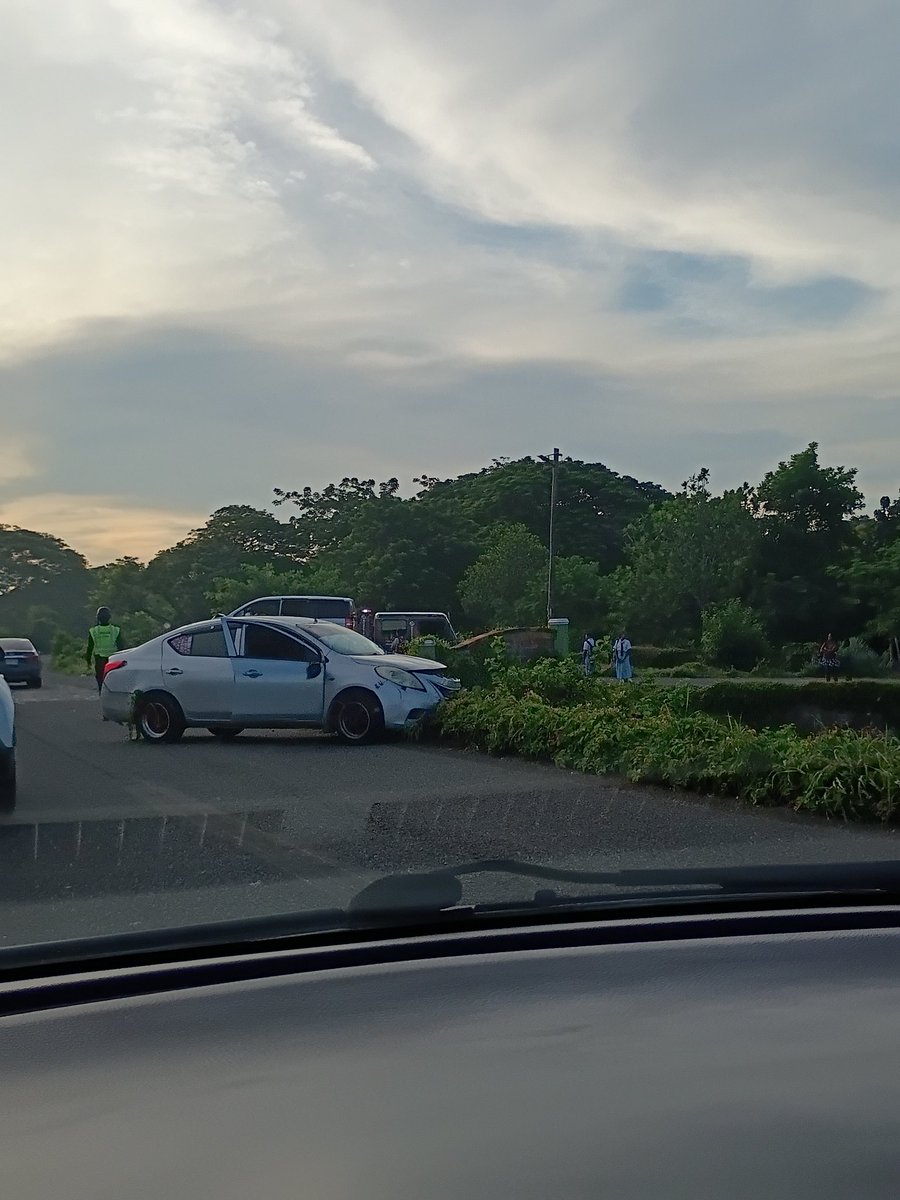 ShanniBudd's tweet image. 🚸🚧⚠️Expect delays on Dyke Road until you pass the entrance to Portmore Villas. 
#TrafficAlert 
@toniheat14 @Owenpalmerems @ladykhutchinson