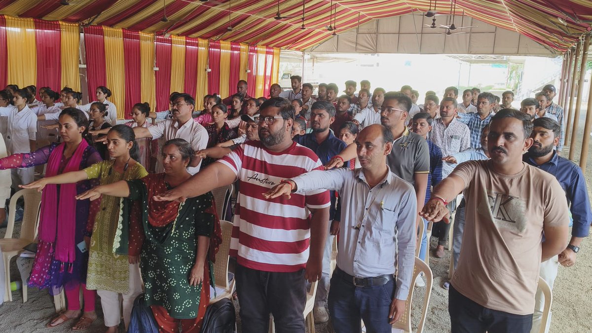 Dsbcc_jamnagar's tweet photo. ૭ થી ૧૫ ઓક્ટોબર વિકાસ સપ્તાહ જન જાગૃતિ અંગે   

કાલાવડ તાલુકાની આરોગ્ય ટીમ ને સ્વસ્થ નાગરિક સમૃદ્ધ ગુજરાત થીમ અન્વયે વિકાસ સપ્તાહ ઉજવણી અંતર્ગત ભારત વિકાસ પ્રતિજ્ઞા #VikasSaptah2025 https://t.co/oYnos9hUk0