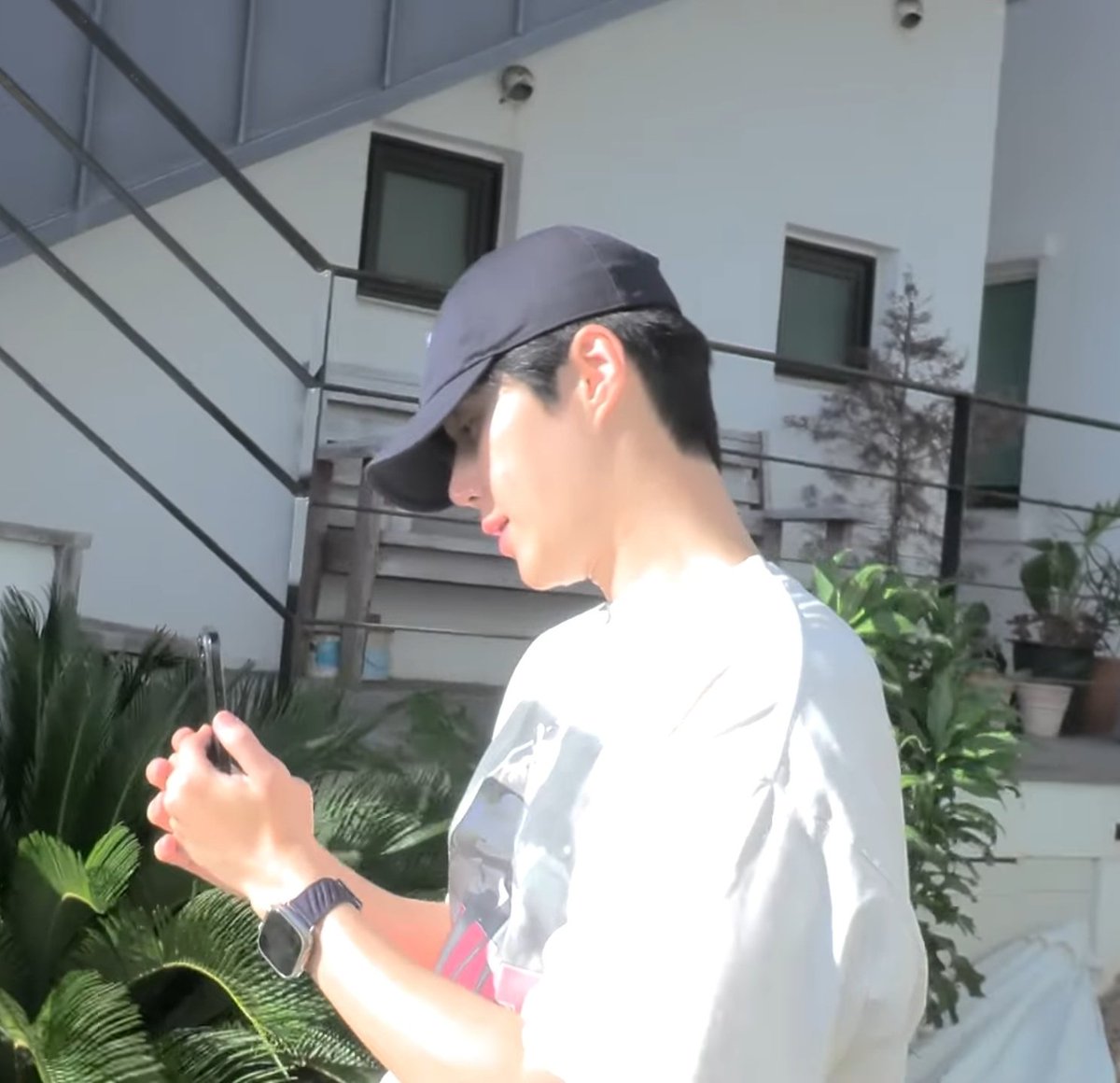 솔직히 이쁘긴해.