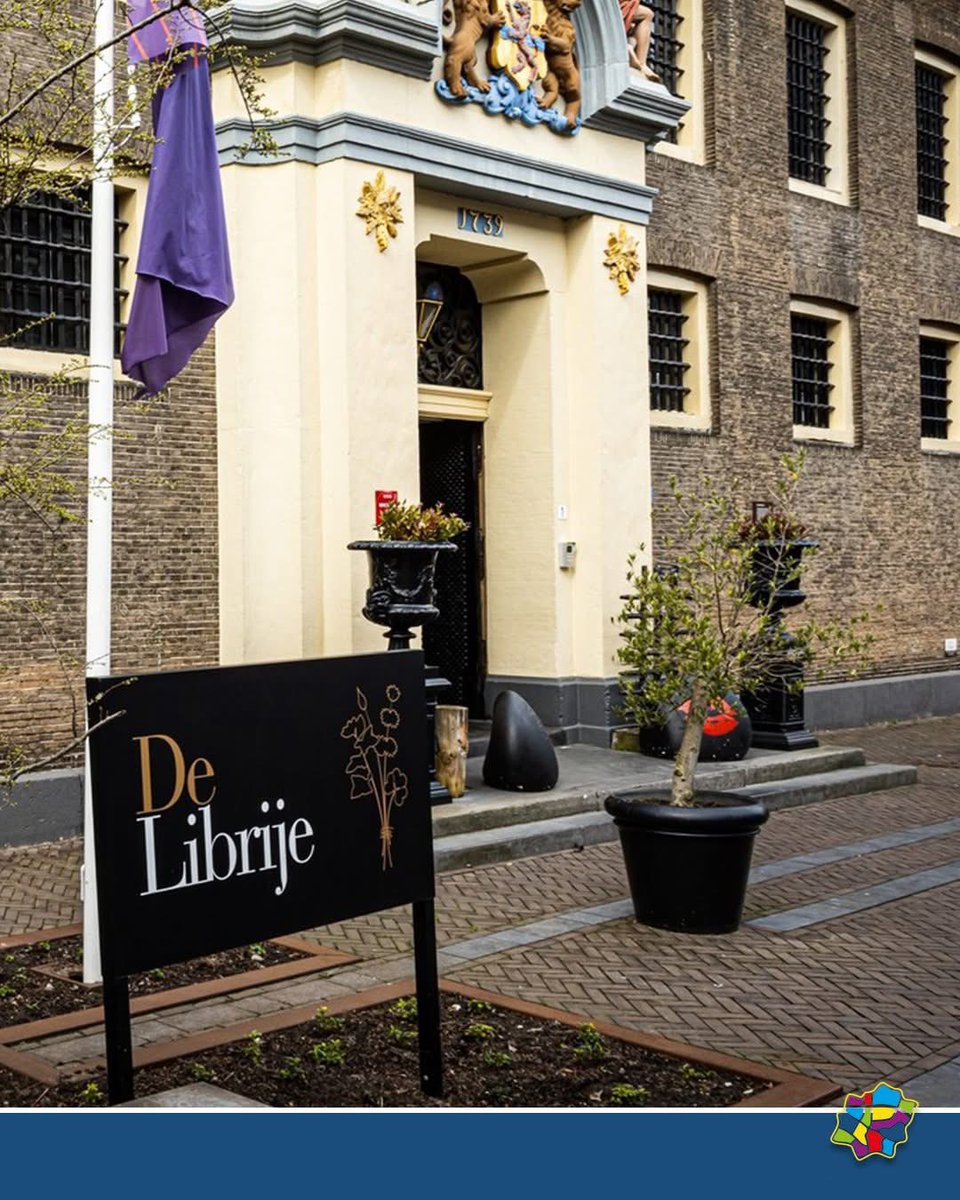 Geweldig nieuws: #DeLibrije behoudt haar drie Michelin-sterren! Een prachtige erkenning voor Thérèse Boer, haar kinderen en team. Na een moeilijke periode is dit een eerbetoon aan hun toewijding, vakmanschap en liefde voor het vak. Hier mogen we als stad zeer trots op zijn! 🍾