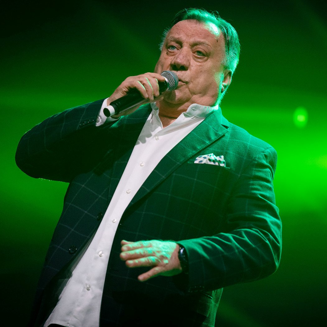 Halid Bešlić  ( 07. 10. 2025) 😢
Legendo, počivaj u miru i hvala za sve hitove uz koje smo odrastali...😢