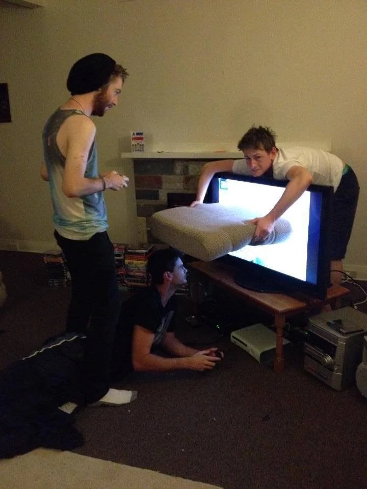 Stop looking at my screen bro