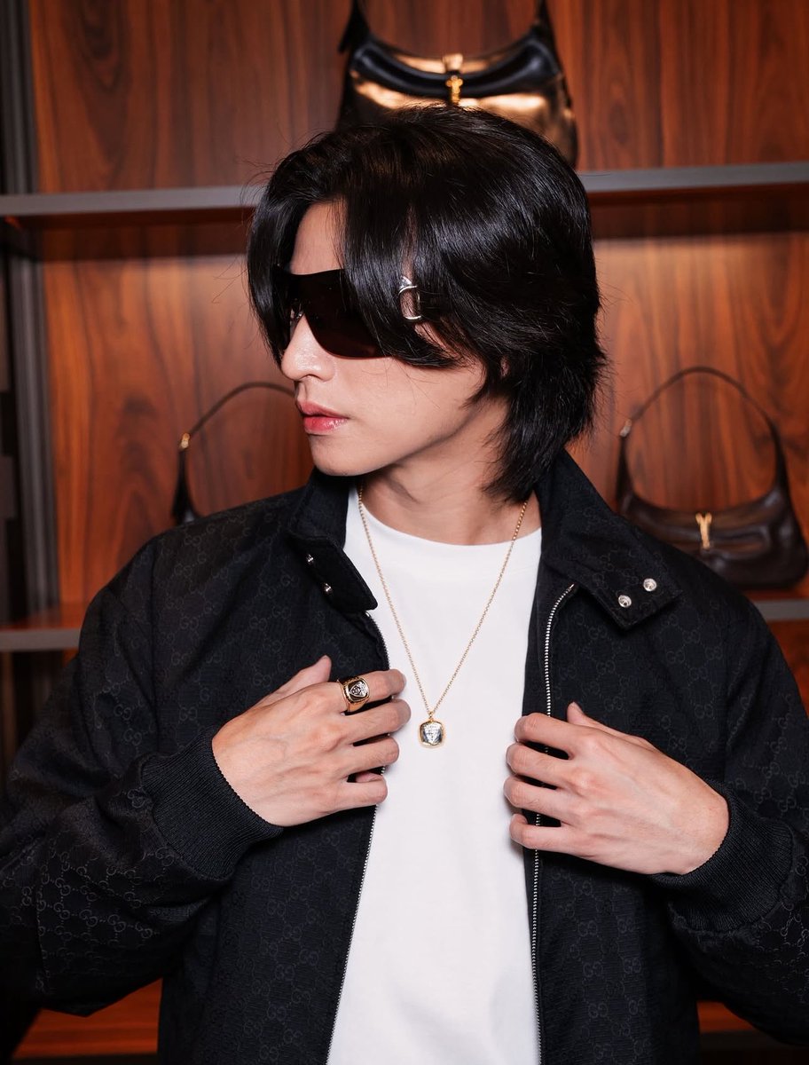 yellowidelia09's tweet photo. Gulf: Found my favourite style in "L'Influencer"
What's your #GucciLaFamiglia character?
๐ https://t.co/Rx5SE7tlK0
#GucciSS26
#Gucci #GulfKanawut https://t.co/K908UFrLik