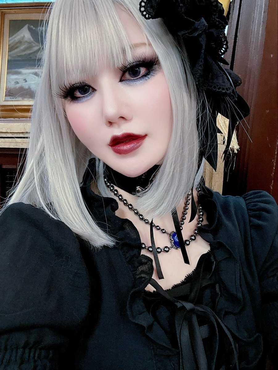 macaron_gall's tweet photo. 10/6はMoi-même-Moitiéさんの『幻想会』でアーバンギャルド浜崎容子歌わせていただきました👼

本当に素敵な会で、ファッションと芸術の融合に胸がときめきました。出演できて光栄でした。
Mana様、共演者の皆様、ご来場の堕天使の皆様ありがとうございました✝️

素敵なドレスに身を包みました👼 https://t.co/KQ3DxtdMyz
