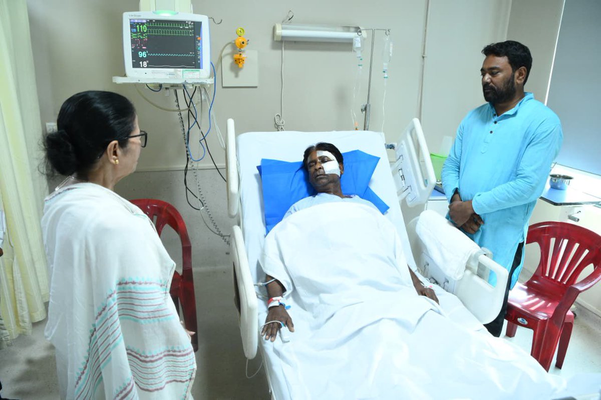 All India Trinamool Congress (@aitcofficial) on Twitter photo At a time when politics often overshadows empathy, Smt. <a href="/MamataOfficial/">Mamata Banerjee</a> showed what it truly means to lead with heart.
Today, she visited <a href="/BJP4India/">BJP</a> MP Khagen Murmu in hospital, personally inquiring about his health and offering words of reassurance.
Her gesture wasn’t one of At a time when politics often overshadows empathy, Smt. <a href="/MamataOfficial/">Mamata Banerjee</a> showed what it truly means to lead with heart.
Today, she visited <a href="/BJP4India/">BJP</a> MP Khagen Murmu in hospital, personally inquiring about his health and offering words of reassurance.
Her gesture wasn’t one of