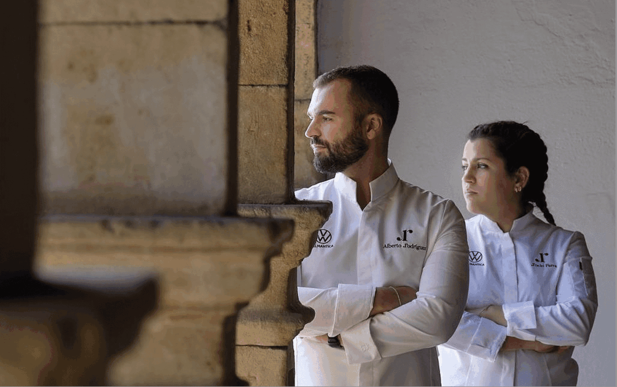 Carnicasmulas's tweet image. Muchas gracias @enlaparra_rest , restaurante salmantino con ⭐Michelin y ☀️Repsol, por el #artículo en #ElGustoesSuyo de #voraz_mag por recomendarnos ❤️. Hablan de nuestros dos siglos de historia y nuestro compromiso con el producto ibérico de calidad.👌🐖 acortar.link/JtDwvx
