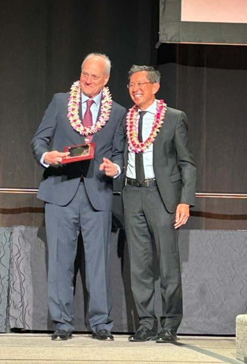 movanfleni's tweet photo. Felicitamos al Dr. Marcelo Merello @mmerello por recibir el prestigioso reconocimiento Honorary Member Award de @movedisorder en #mdscongress Honolulu, Hawai👏👏 https://t.co/G3HwUQ4r44