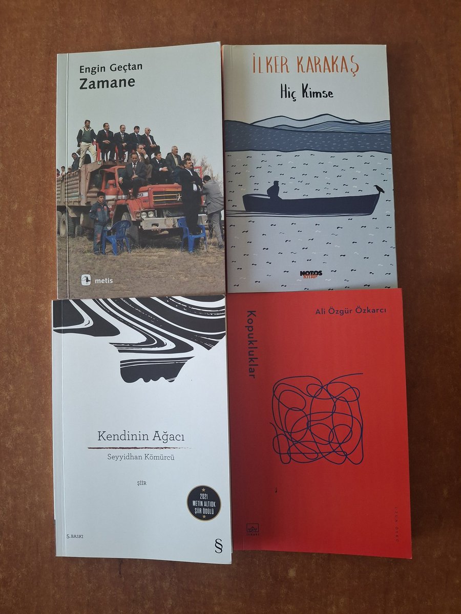 Hesabımızı takip edip bu tweeti RT eden bir kişiye fotoğraftaki kitapları hediye ediyoruz. Çekiliş sonucu 8 Ekim Çarşamba günü açıklanacak.