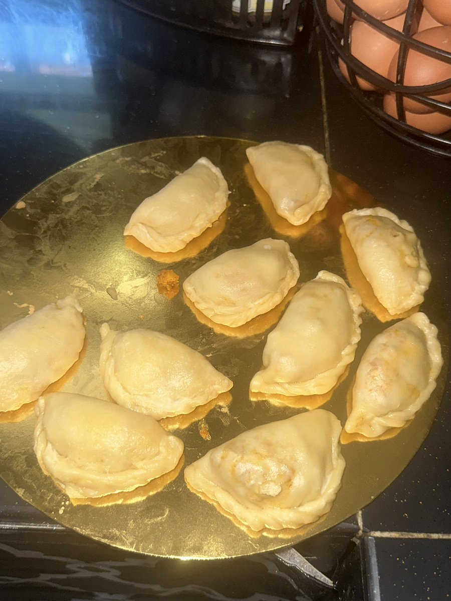 AhzaAzahari's tweet photo. Harini aku buat karipap. First time. Ok la walaupun nampak sumbing. 

Hohang hoakan ha hehoga hahihap hi hadi https://t.co/DI8EGssI3E