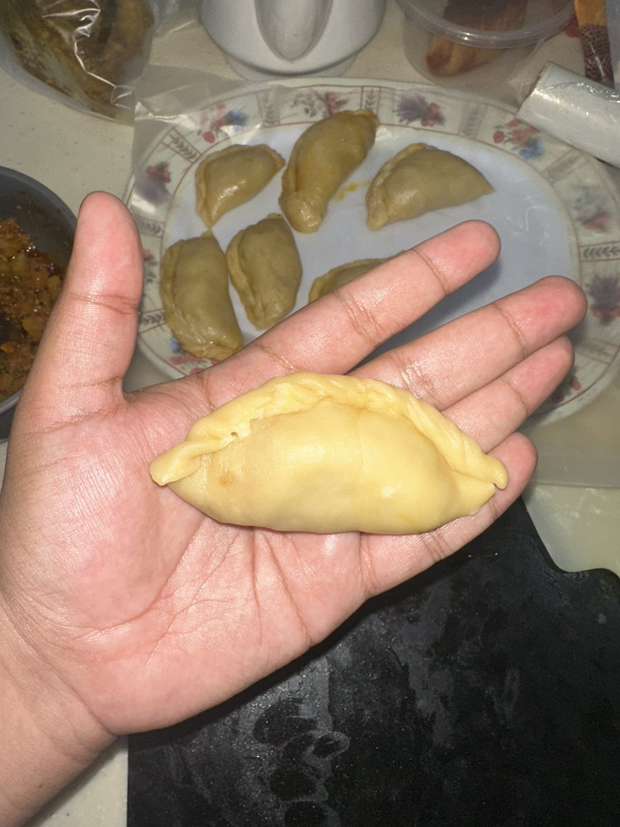 AhzaAzahari's tweet photo. Harini aku buat karipap. First time. Ok la walaupun nampak sumbing. 

Hohang hoakan ha hehoga hahihap hi hadi https://t.co/DI8EGssI3E