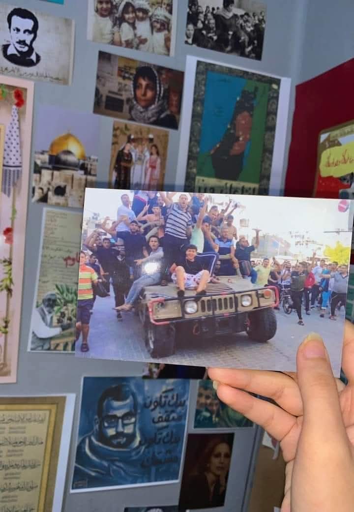 - لقد مسّنا الحُلم مرّة!