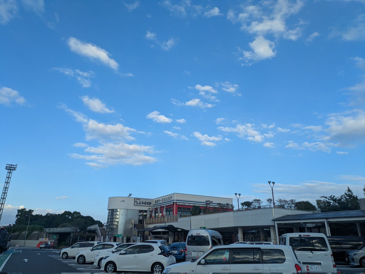 s14Fs4z4XsI7hQt's tweet image. 名神高速道路吹田SAのイマソラです✨

大正区積み込み終わって、この時間なら空いてるかと来てみたら…

やっぱり空いてました🚚🚚🚚

後すこーし、余裕ございますよー👍🚚🙆