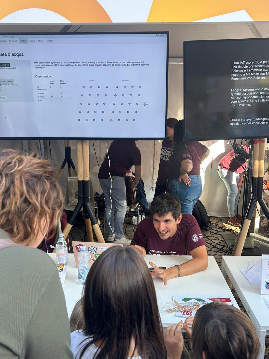 psicostat's tweet image. Our team joined #Science4All to share how psychologists ensure their findings are valid and reliable! Through interactive games, kids and adults explored what makes good science tick 🧠🎯 #Psychology #ScienceCommunication
