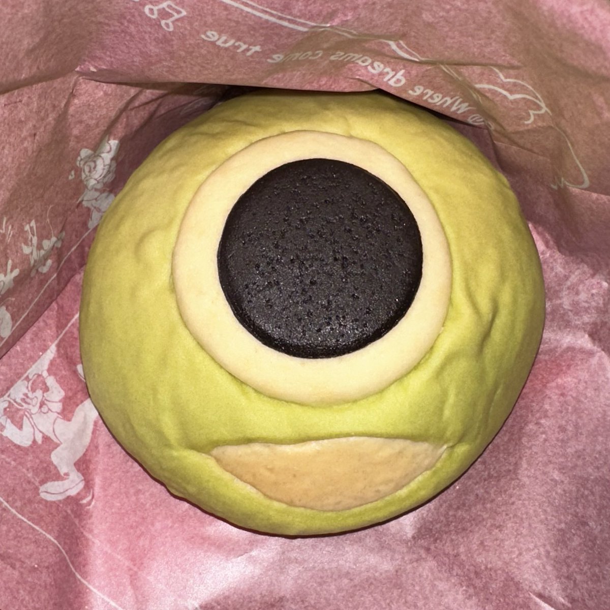 ディズニーで買ったこわすぎるマイクのメロンパンみて