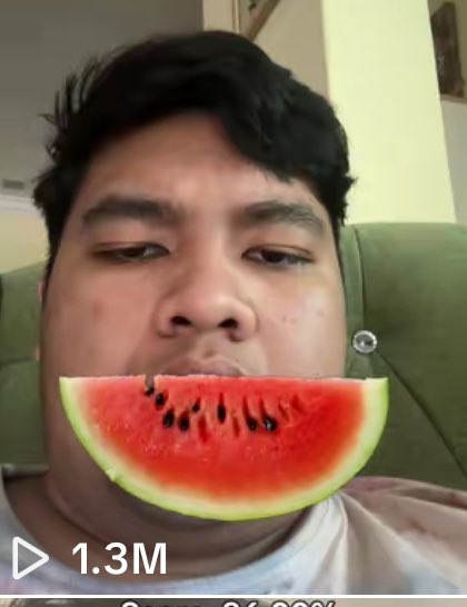 AhzaAzahari's tweet photo. Btw video tembikai aku dah 1.3M. Haritu aku cari manager. Kalini aku cari PA. 

Btw aku bersyukur sebab video ni sebenarnya solidariti khas untuk GSF. Semoga kita peroleh kemenangan. All eyes on Gelombang ketiga!! All eyes on Gaza 🍉🍉🍉 https://t.co/2ym53mSGz0