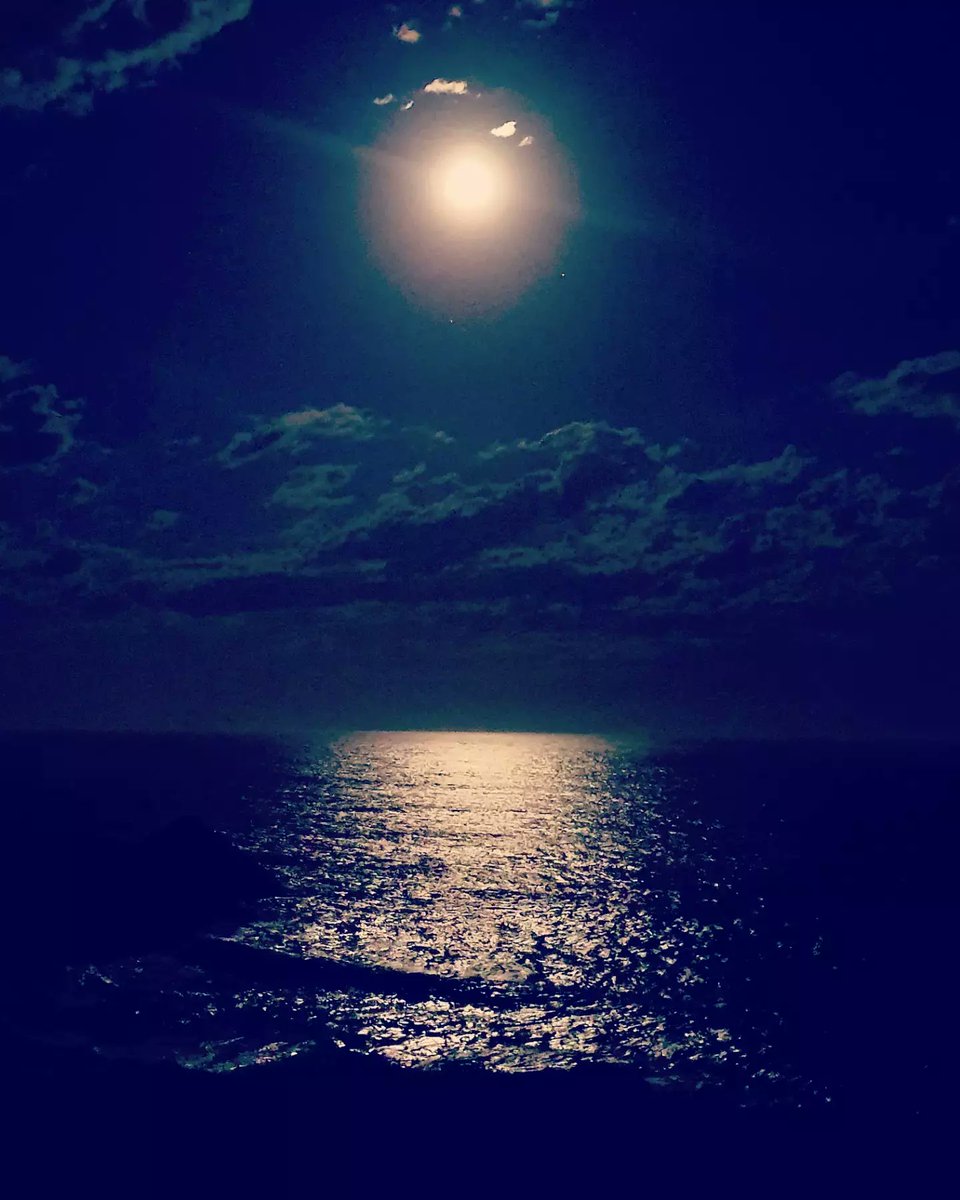 Hello Poets and our inspiring host Saraswati (<a href="/SaraswatiNagpal/">Saraswati Nagpal</a>) - my 70-word poem on the theme of ‘mystical’ for this week's <a href="/TopTweetTuesday/">TopTweetTuesday</a> is 'Oceanic'. Thank you so much for reading, hope you all have a magical Tuesday. 🙏🌊
#poetrycommunity #imagist #oceanpoetry

-