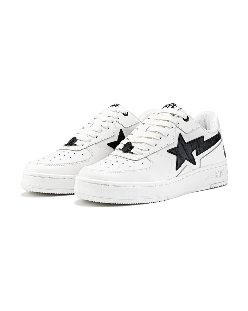 🔙 | Bang Chan wore A Bathing Ape sneakers in past CEREMONY promos! 🤭

#BangChanFashion
#BangChan #방찬  #バンチャン #方灿