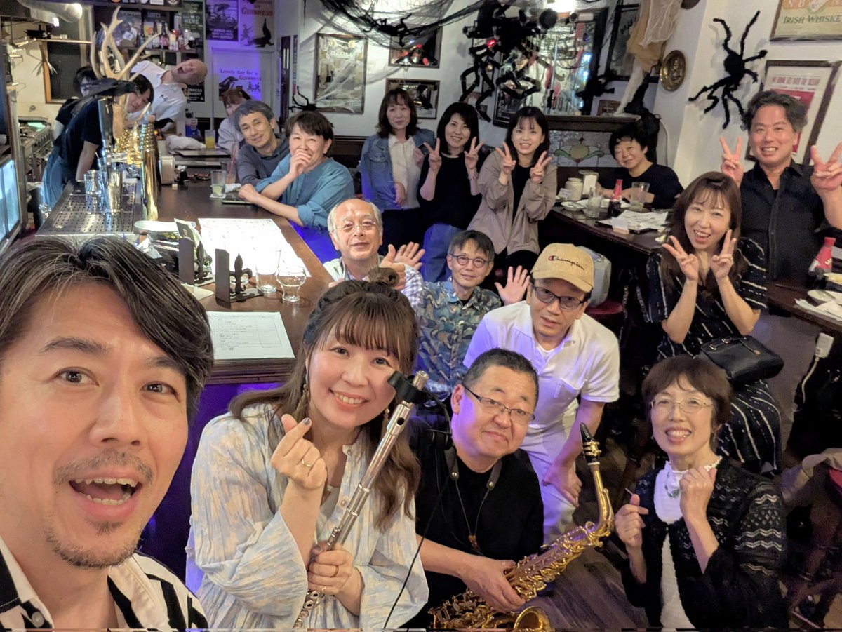 Comode_event's tweet image. 10/5『Comodeライブパーティー at THE ROONEY ARMS』
ご来場のみなさま、ルーニーのみなさま、出演の小池さん真子ちゃんゆうさん、その他関わる全てのみなさまありがとうございました❣️

ダイジェスト動画アップしました〜ぜひご覧くださいませ😉👍✨
youtu.be/jwDSvvWcXhM