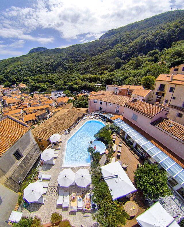 #Buongiorno ☀️☀️ Pronti per colazione e una bella giornata di mare alla Locanda 🏊

 #stillopen #Maratea #LuxuryTravel #October7 #7ottobre #TuesdayMotivaton