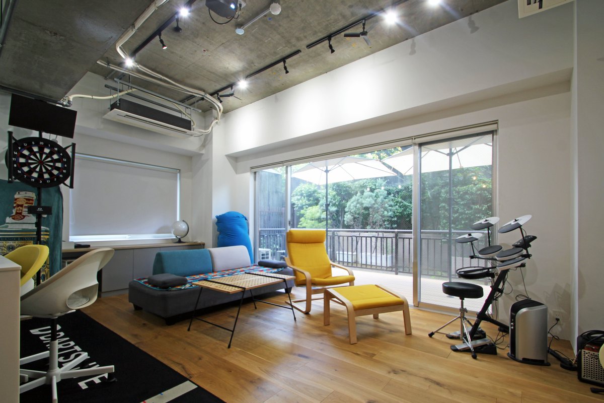 souarchitect's tweet photo. こんにちは、東京・横浜のリノベーション会社SOUです。

ようやく秋めいた気候になってきましたネ。

東京都港区のマンションフルリノベーション、既存の天井を解体して現れた開放的な空間。3メートルを超す天井高です。

#企業公式つぶやき部
#企業公式相互フォロー
#企業公式秋のフォロー祭り https://t.co/1MgCfJ9qJk