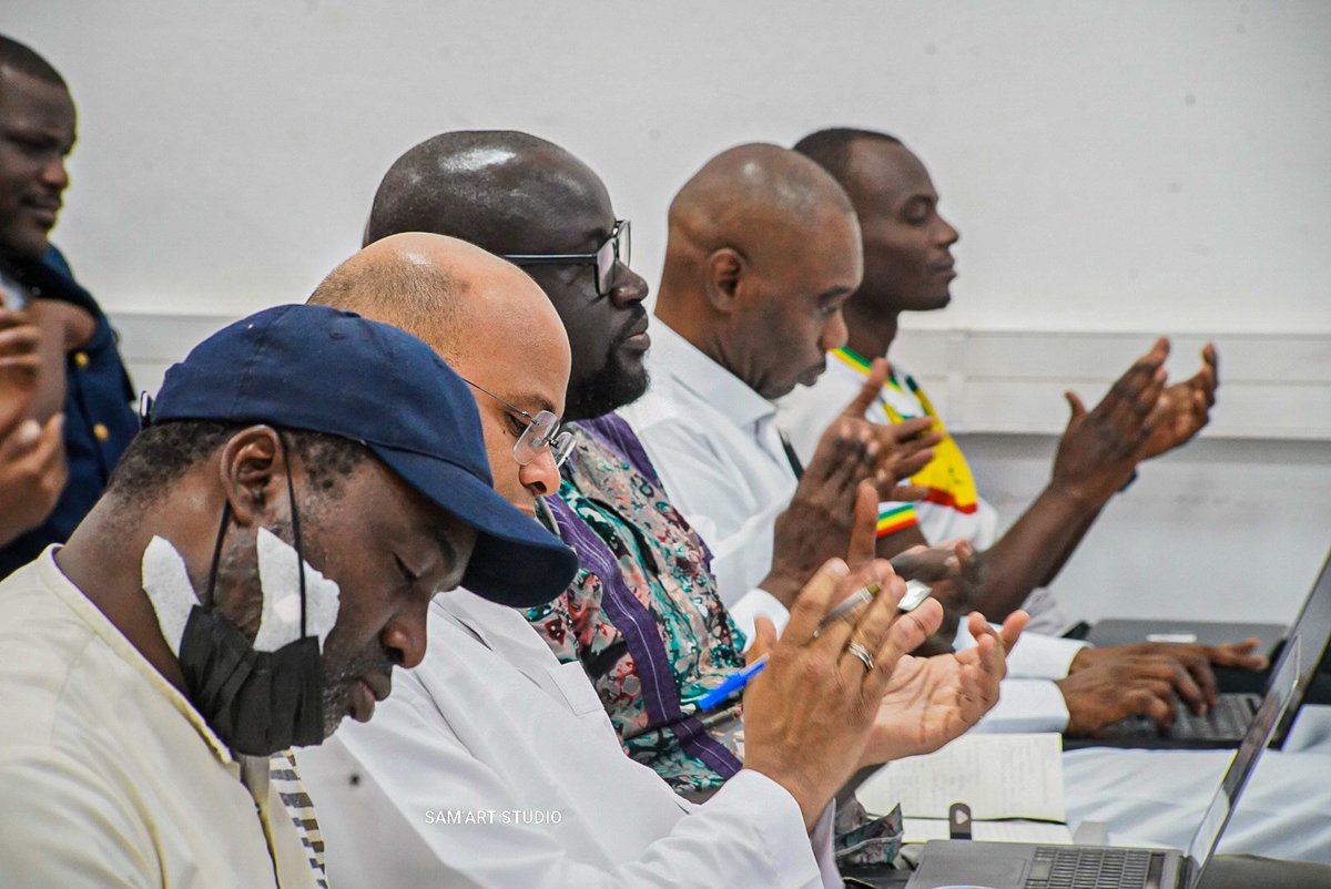 sensat_senegal's tweet photo. 🇸🇳🚀🎉 𝐑𝐞́𝐬𝐮𝐥𝐭𝐚𝐭𝐬 𝐝𝐮 𝐇𝐚𝐜𝐤𝐚𝐭𝐡𝐨𝐧 𝐍𝐀𝐒𝐀 𝐒𝐩𝐚𝐜𝐞 𝐀𝐩𝐩𝐬 𝐂𝐡𝐚𝐥𝐥𝐞𝐧𝐠𝐞 𝐃𝐚𝐤𝐚𝐫 𝟐𝟎𝟐𝟓

🥇Après examen attentif des différents projets présentés, le jury a désigné l’équipe de @daustofficial vainqueur du hackathon pour son projet 𝐀𝐒𝐓𝐑𝐀-𝐒𝐍. Le coup de cœur du jury a été attribué à l'équipe de l'@EPT_officiel.

🌌 Le projet 𝐀𝐒𝐓𝐑𝐀-𝐒𝐍 vise à détecter de nouvelles exoplanètes grâce à l’intelligence artificielle, en s’appuyant sur des données issues de missions spatiales dédiées.

🏆 L’équipe lauréate de @daustofficial recevra officiellement son prix lors du Forum Invest in Sénégal (@FiiSenegal 2025), prévu du 7 au 8 octobre 2025 au CICAD de Diamniadio.

🤝🏾 @sensat_senegal adresse ses sincères remerciements à ses partenaires : l'@APIXSAofficiel qui a primé le vainqueur, le @GroupeSonatel pour la connectivité internet et l'@auf_org pour la mise à disposition des locaux.

Félicitations également à tous les participants pour la qualité exceptionnelle de leurs projets, ainsi qu’aux coachs qui les ont accompagnés tout au long de cette aventure.

Un grand merci aux membres du jury, composé d’experts de renom :

• Mouhamed Diouf, Directeur général de @GaindeTalents

• Adama KANE, Président de l’Association Sénégalaise des Professionnels de la Géomatique (ASPG)

• Babacar BIRANE (AET), Fondateur de @startupconcree

• Karim SY, Fondateur de @Jokkolabs

• Toffene Kama, Investisseur principal chez Mercy Corps Ventures

Pour finir, félicitations à tous les organisateurs et un remerciement particulier à @Ndao_leu pour cette belle initiative qui continue de promouvoir l’innovation et le génie des jeunes talents sénégalais !
(Retrouvez ci-dessous les autres photos de l'événement ⤵️)

@PR_Diomaye | @pr_senegal | @sonkoofficiel | @primature_sn | @gouvernementsn | @PrdaoudaN | @mesrsenegal | @sensat_senegal | @SpaceApps | @GayaneFAYE | @APIXSAofficiel | @groupesonatel | @auf_org | @Ndao_leu