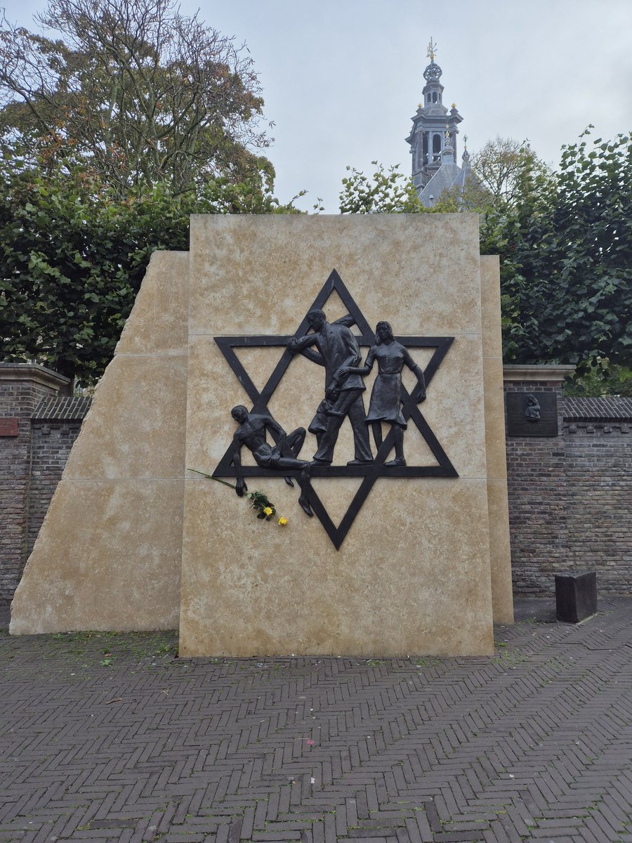 Twee jaar. Twee gele rozen.