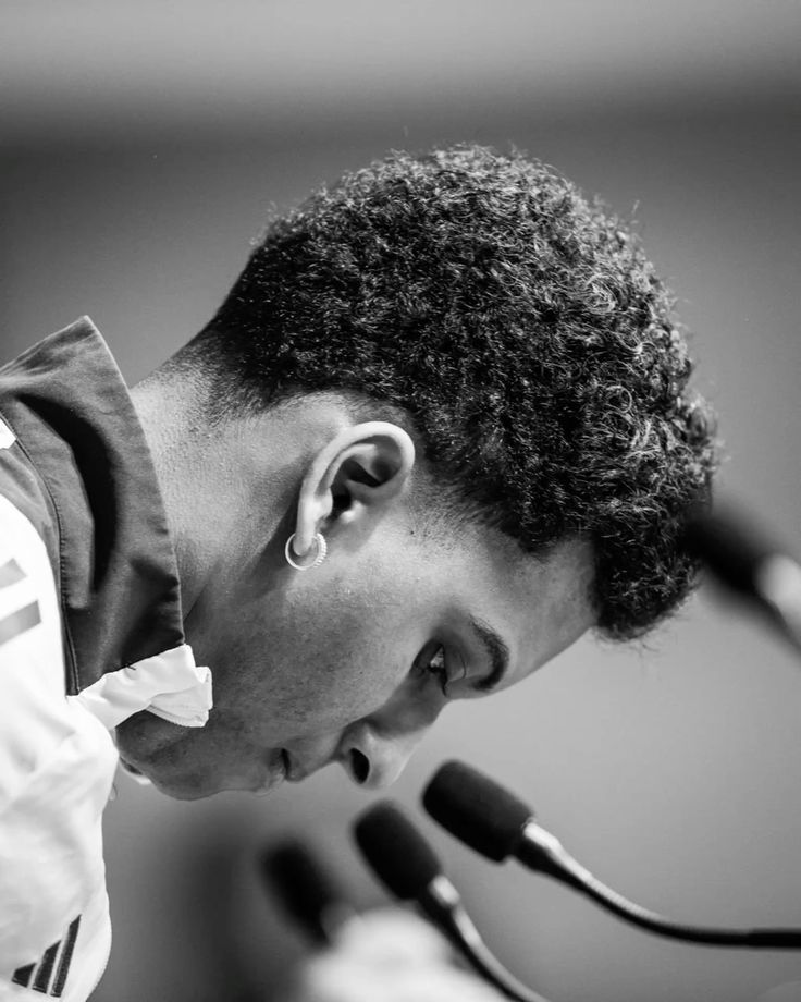 💔 Rodrygo: “I had a very, very difficult time on a personal level last season. I went a long time without speaking to anyone. I wasn’t well physically or mentally.

Ancelotti helped me a lot. He saw I wasn’t fit to play and told me to recover the person before the player.

Now