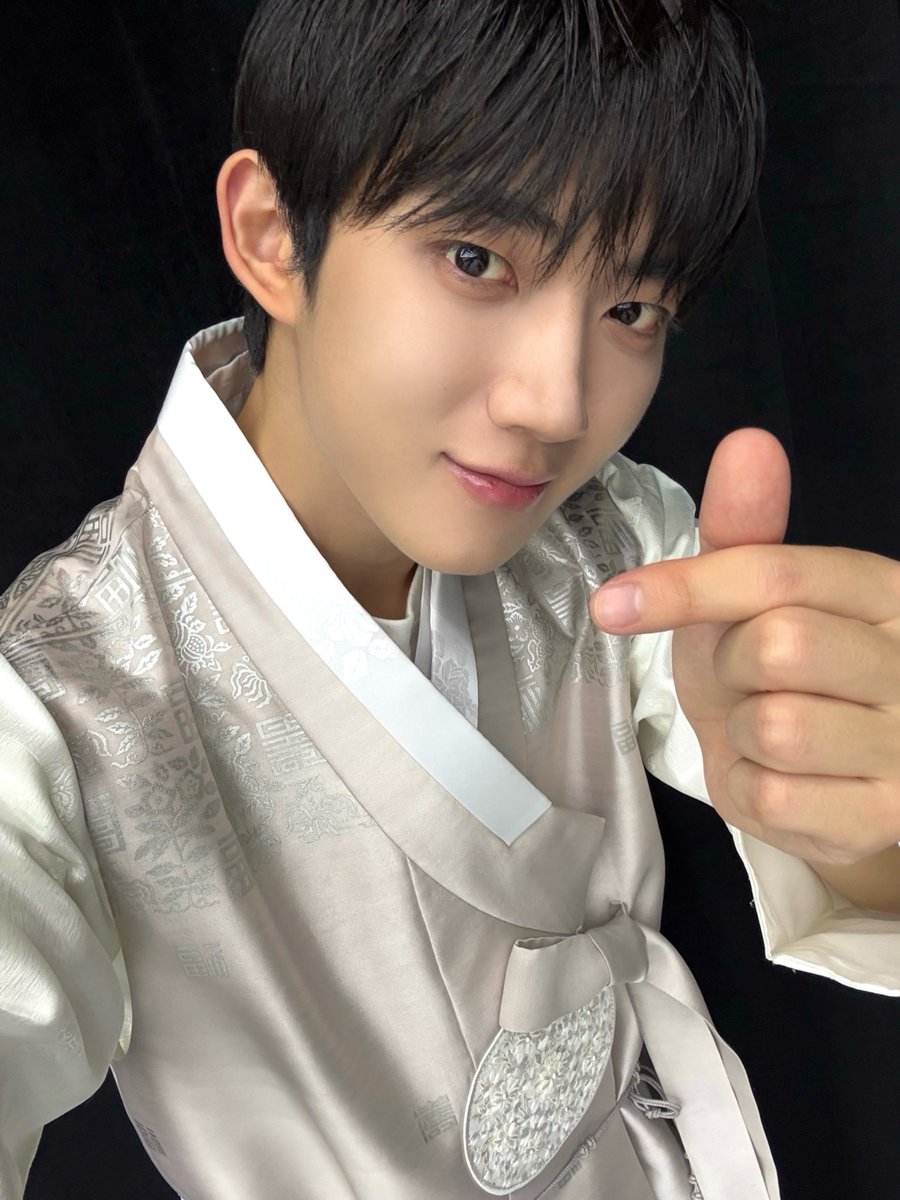TPST_twt's tweet photo. [#형섭] 풍성한 한가위와 더불어 최고의 연휴를 보내보잣!🫶🏻 https://t.co/wHQuJeFyz5