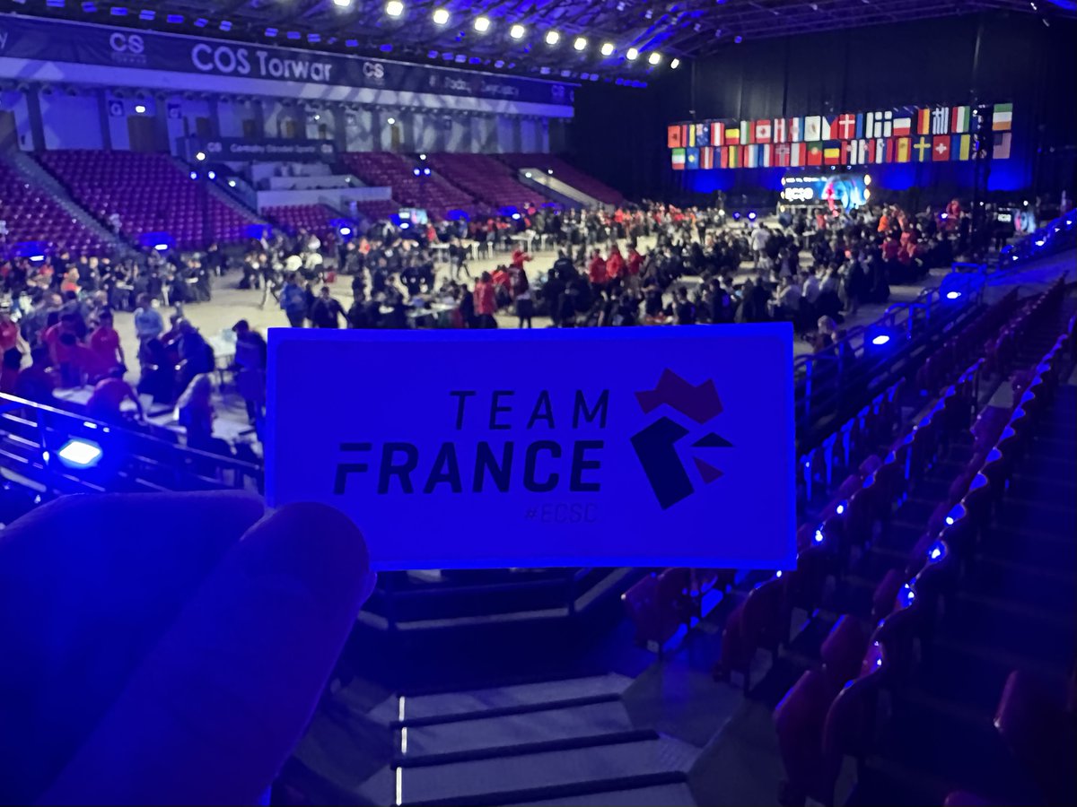 #ECSC2025 | 🐓 Premier jour de compétition !

⌨ Aujourd'hui, les équipes s'affrontent sur des épreuves en mode jeopardy : crypto, reverse, pwn, web, forensics, hardware… 

🧠 L'atout de la #TeamFrance : la complémentarité des compétences de ses joueurs.